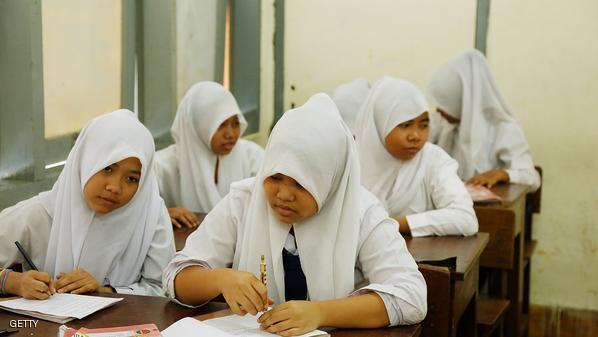 &#8220;كشف عذرية&#8221; لبنات مدارس إندونيسية