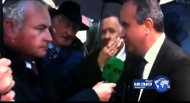 بالفيديو.. حملة ساخرة ضد آيرلندي جفف وجهه من مياه الامطار بورقة 50 يورو