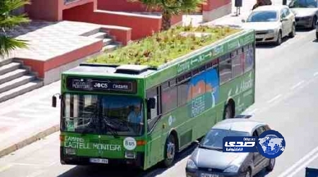 أول باص في العالم فوقه حديقة متنقلة في برشلونة