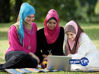 فتوى: استخدام النساء لـ”تويتر وفسبوك” حرام شرعا