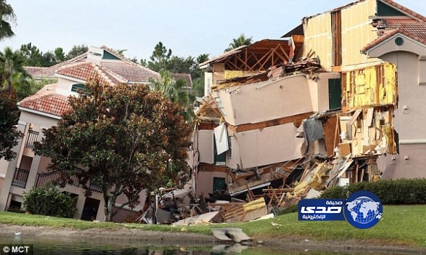 حفرة عملاقة تزداد إتساعاً تبتلع مبنى في فلوريدا بالقرب من عالم ديزني