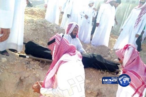 دفن مواطنة توفيت بسبب خطأ طبي.. ومنع الطبيب من السفر