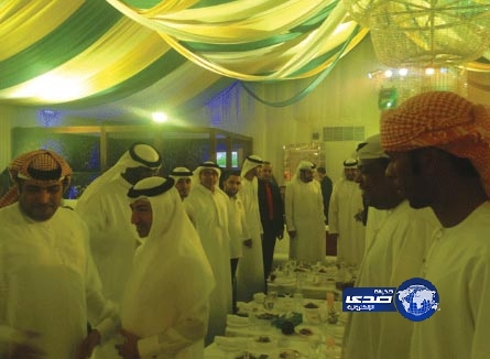 رجل أعمال يدعو جميع متابعيه بتويتر لسحور 5 نجوم