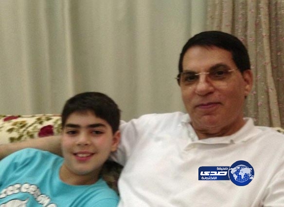 بالفيديو.. أول ظهور للرئيس التونسي السابق “بالبيجاما مع نجله”