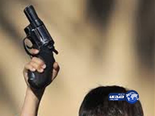 طفل يسطو بالسلاح على فندقين