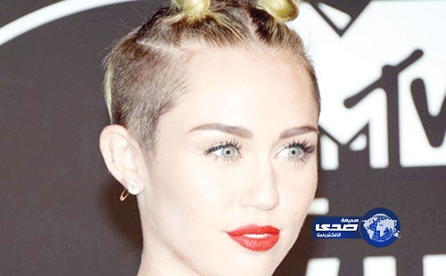 ليدي جاجا ومايلي سايروس تثيران اشمئزاز الجمهور