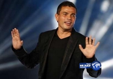 عمرو دياب يغني في حفل للعاريات بسرية تامة!