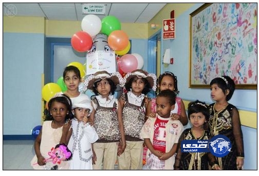 “فتيات المدينة” يزرعن الفرح في نفوس المرضى بالهدايا والألعاب