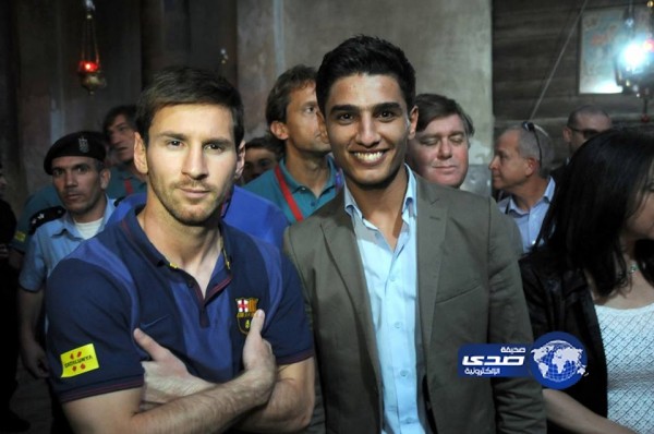 محمد عساف مع ميسي وسط 25 ألف متفرّج