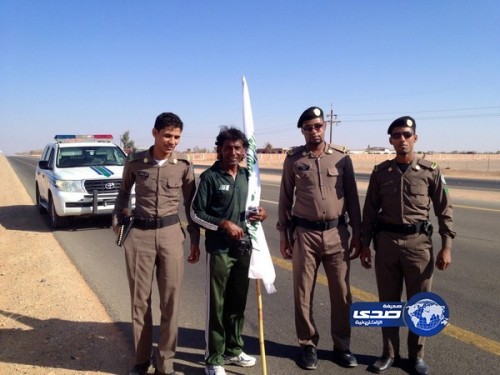 الرحالة الباكستاني “كارازادا” يصل المملكة مشياً على الأقدام