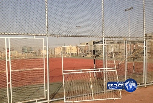 العبث والتدمير يطولان الساحة الرياضية بـ “شهداء الرياض”