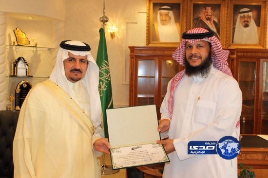 محافظ حفرالباطن يكرم الأستاذ “مقبل بن غربي العنزي”