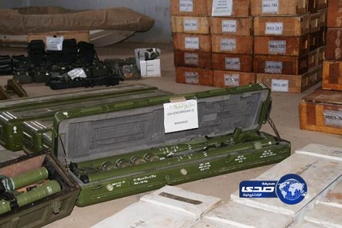 حوثيون مسلحون يتمركزون في منطقة دماج جنوب الحدود السعودية