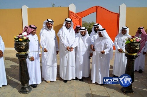 المنيع يفتتح عدداً من القاعات التكنولوجية بنجران