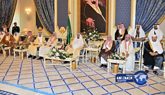 خادم الحرمين يستقبل الأمراء و الوزراء وجموعاً من المواطنين