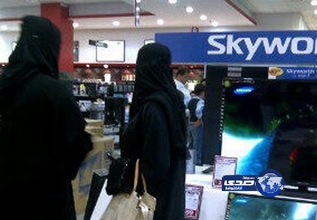 القبض على شاب خليجي يتحرش بالفتيات بمجمع تجاري