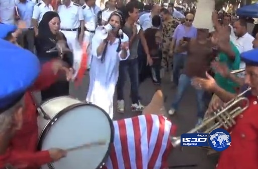 سما المصري ذبحت خروفاً وكسرت «زير» لرحيل باترسون (فيديو)