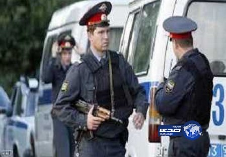 احتجاز مديرة متحف لعرضها لوحة لبوتين بملابس داخلية نسائية