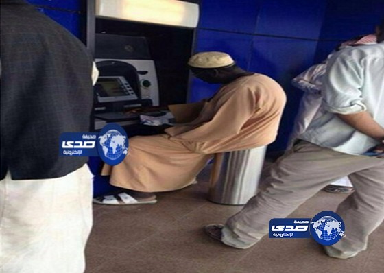 ماهو ناقص الا نطلب لك وأحد معسل وشاي!