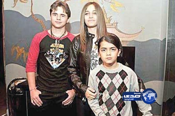 ظهور امرأة تزعم أنها الوالدة الحقيقية لأطفال مايكل جاكسون