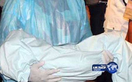 أم تخنق طفلتيها وتحاول الانتحار