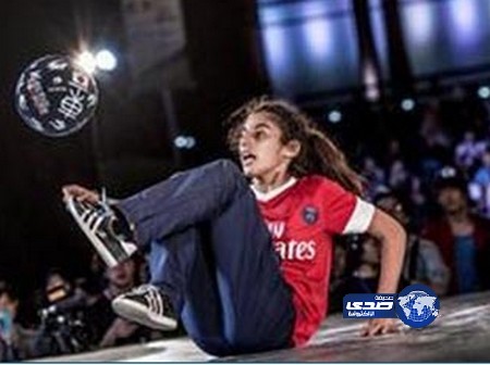 جزائرية تنافس ميسي ورونالدو بمهارات “ساحرة”