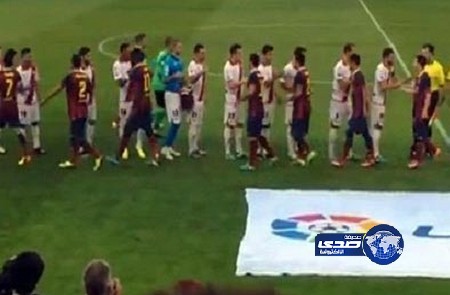 بالفيديو.. لاعب برشلوني سابق يرتكب فعل ” غير أخلاقي ” مع ميسي