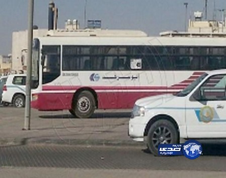 شرطة تبوك تبحث عن سائق حافلة مدرسية تحرّش بالطالبات