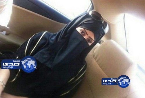 ضبط جامعية وزميلالها ليلاً في سيارة مظللة يبحثان عن حقيبتها !!