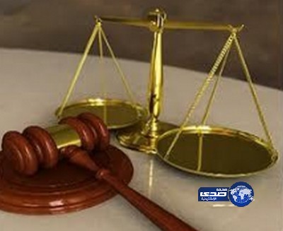 قاض يعلق حكماً بحبس شاب لحين خروج شقيقه من السجن