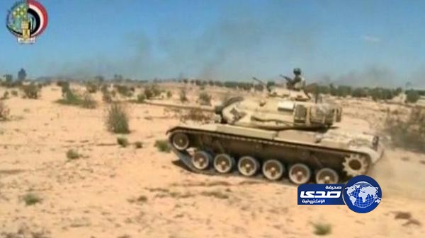الجيش المصري يعرض مضبوطات تشير إلى تورط حماس في سيناء
