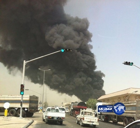 الدفاع المدني يخمد حريقاً بمصنع دهانات على طريق الخرج