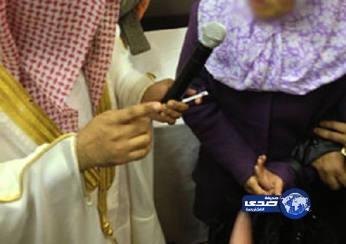 الفلبينية “عايدة ” تعلن إسلامها في لندن على يد إمام الحرم النبوي