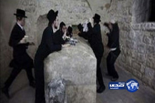 مستوطنون يهود يهاجمون مقام النبي “يوسف” بمدينة نابلس