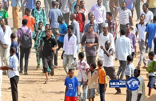 الشرطة تطلق مسيل الدموع على المتظاهرين بالسودان