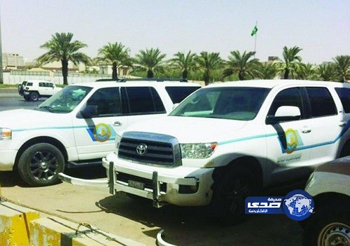 الأدلة الجنائية يبدؤون بإجراء التحاليل لسيارتين للهيئة