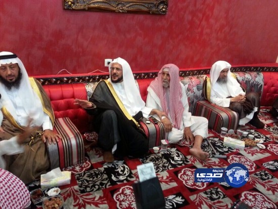 “آل الشيخ” في منزل ذوي المتوفى في حادث “المطاردة”