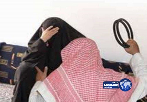 مواطن بعسير يحبس زوجته داخل المنزل لمنعها من التوجه للمحكمة لخلعه