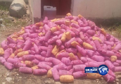 القبض على مهرب بحوزته ٩٠٠ حزمة قات بالعيدابي