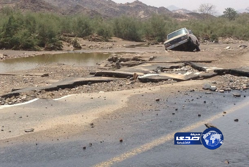 أمطار غزيرة تخلّف أضراراً في طرق &#8220;حقال أضم&#8221;