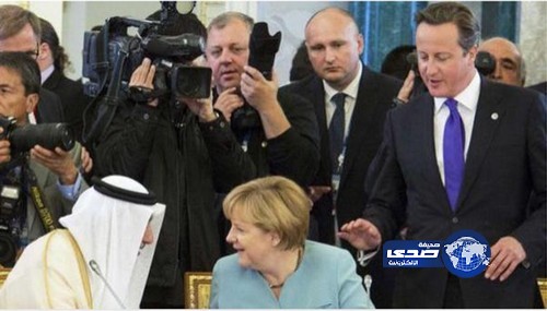 “كاميرون” يحرج “ميركل” ويقطع حديثها مع العساف
