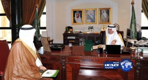 أمير تبوك يطلع على مشروعات برنامج الأمير فهد بن سلطان الاجتماعي