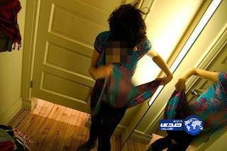 صاحب محل يقوم بتصوير الفتيات أثناء البروفة !