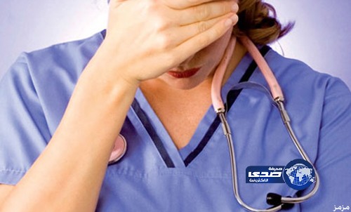 ممرضات يتعرين دفاعا عن عيادتهن