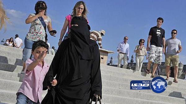 “وزيرة فرنسية” منع “النقاب” لم يزعج السياح السعوديين