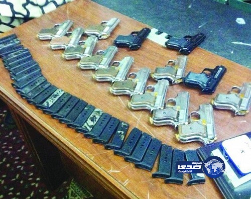 “مجاهدو جازان” يضبطون مخدرات وأسلحة وعدداً من المتسللين