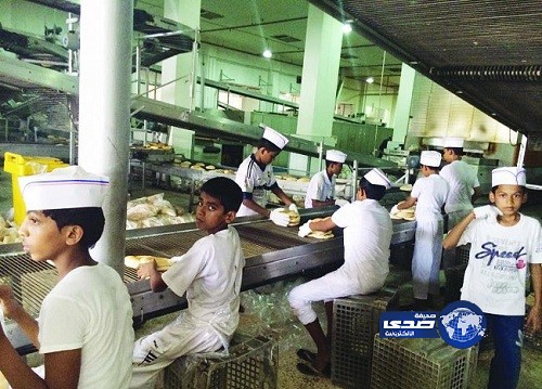 “التجارة” ضبط مصنع مخابز في مكة يشغل “أطفالا”