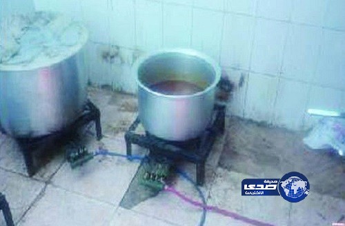 دهم مطابخ مخالفة وضبط مواد فاسدة في مكة