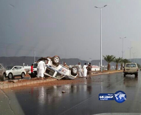 الأمطار تتسبب في انقلاب دورية شرطة بمدركة
