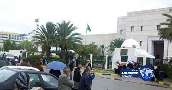 حجاج تونسيون يتظاهرون أمام السفارة السعودية